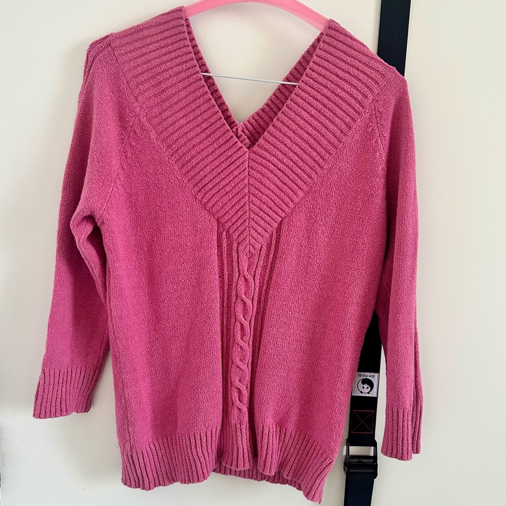 🎉2 for $15🎉 Reitmans Pink V-neck Sweater